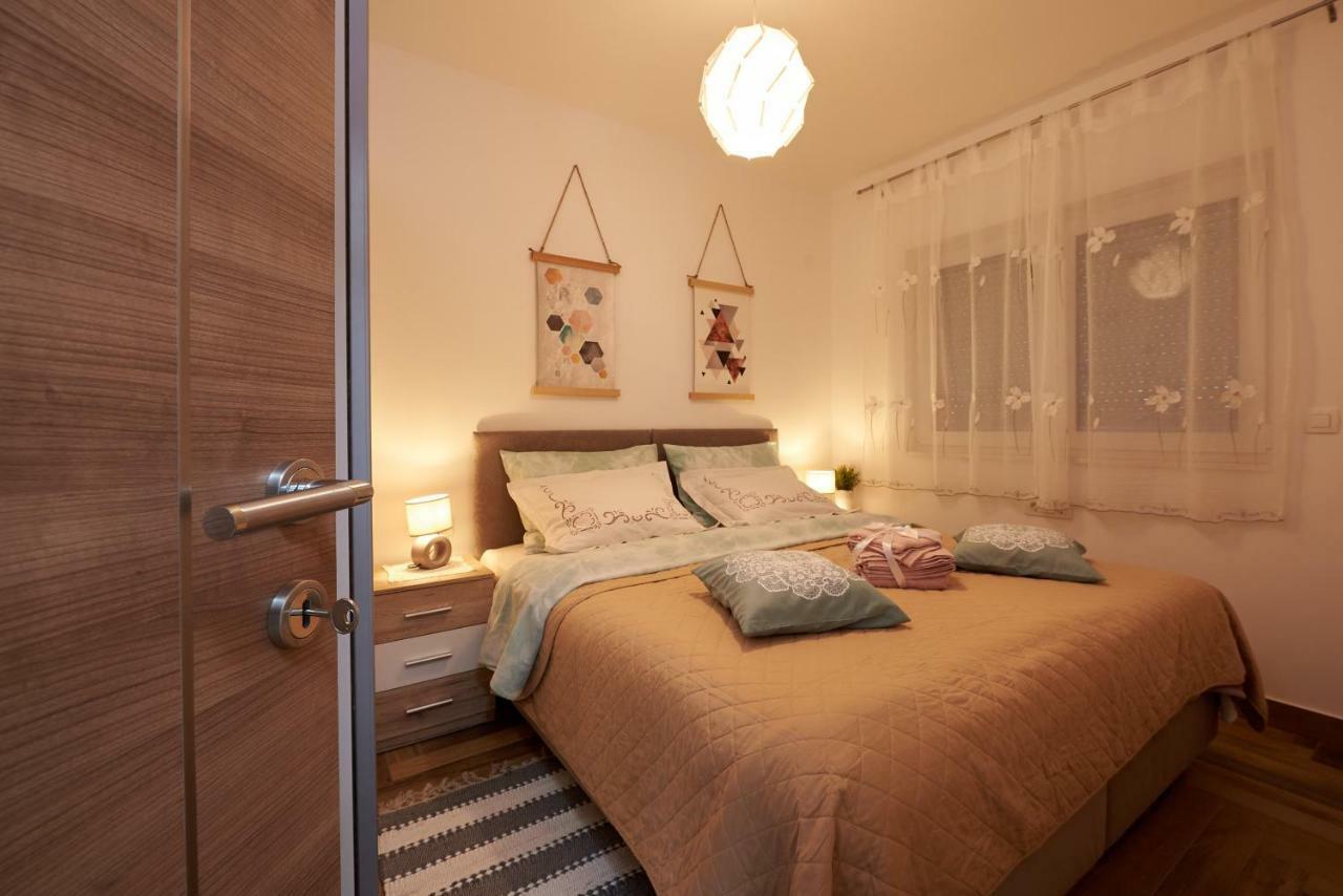 Golubica Apartment Trogir Exterior photo